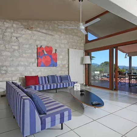 Sleeps 15 Pool Air Con Wifi